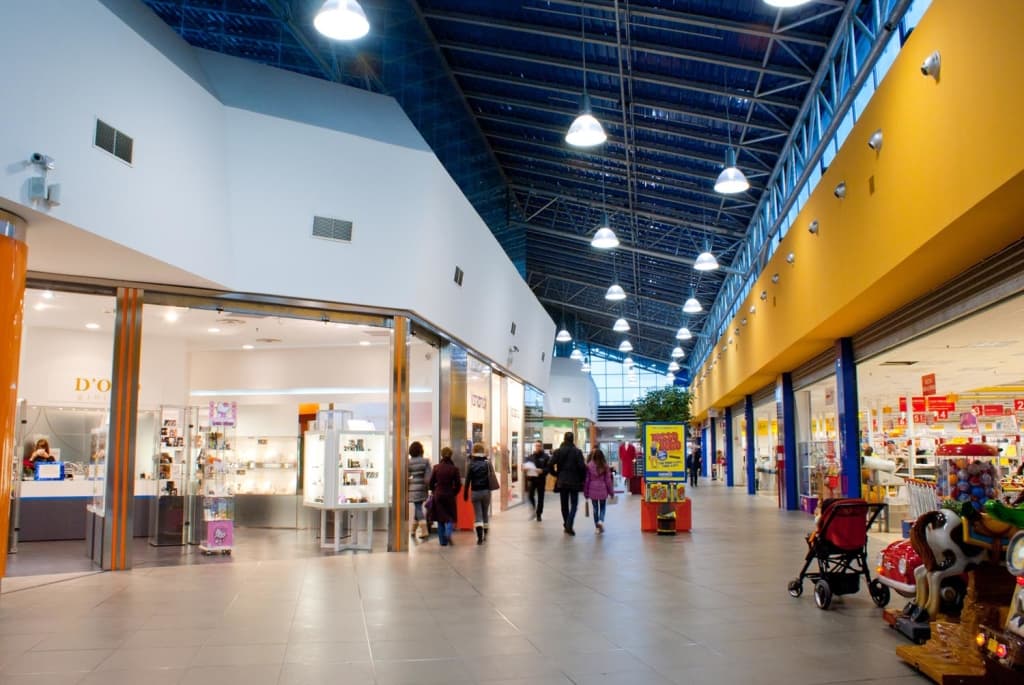 Sovrannumerarie nei centri commerciali, è la distanza che conta